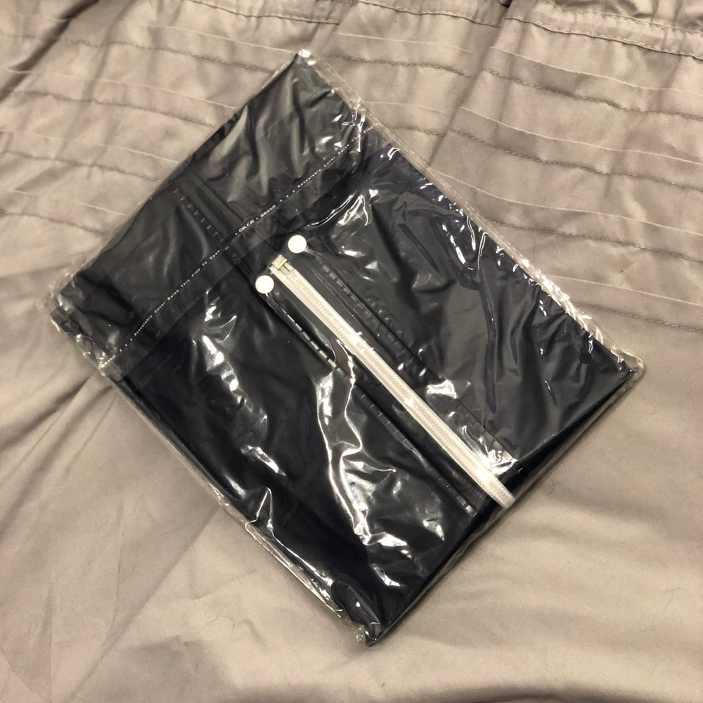 *NWT* Wind breaker!